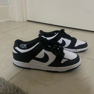 NIKE DUNK 5.5 BLACK AND WHITE